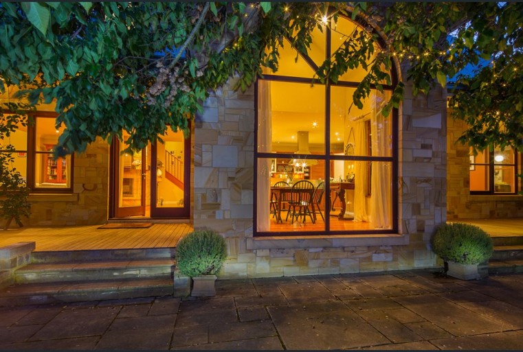 https://goldfishre.s3.ap-southeast-2.amazonaws.com/assets/com_property_images/5ed488d93b0fa.jpg