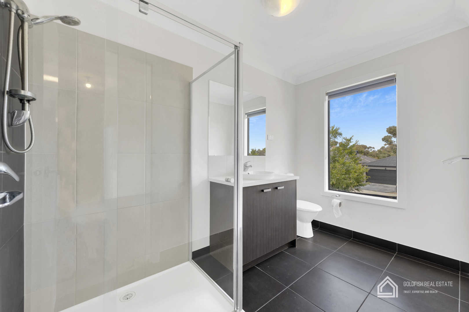 https://agentboxcdn.com.au/clients-data/8061/public_html/media/lt/1/1P0154/167003969918299989-rsd.jpg