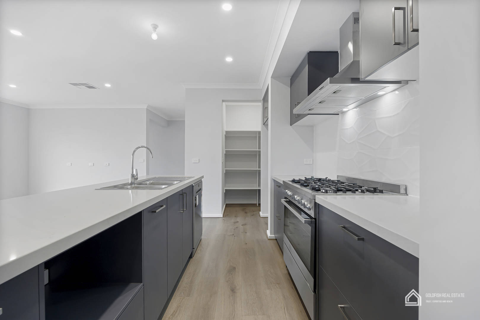 https://agentboxcdn.com.au/clients-data/8061/public_html/media/lt/1/1P0186/168594746587737820-rsd.jpg