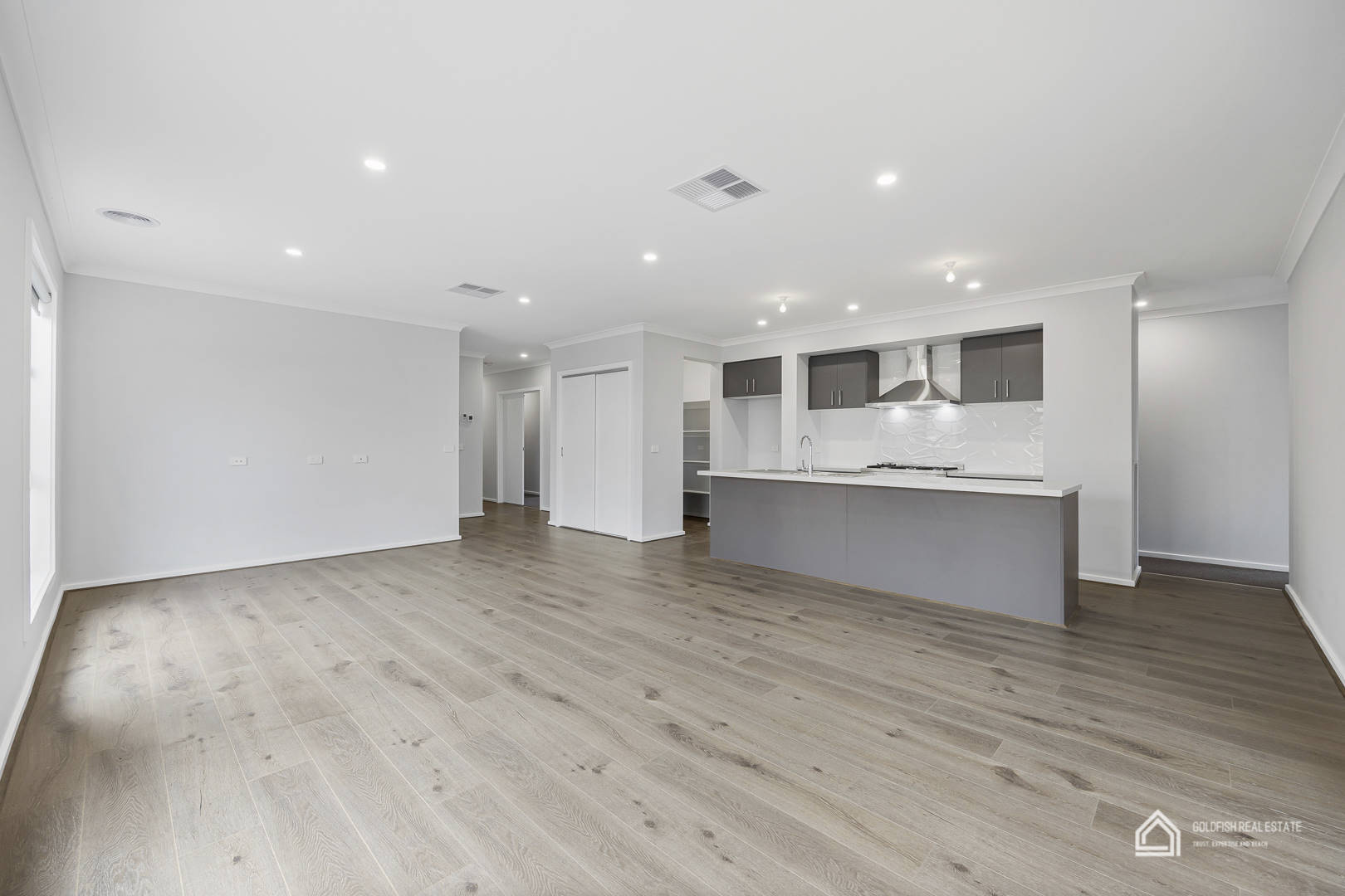 https://agentboxcdn.com.au/clients-data/8061/public_html/media/lt/1/1P0186/168594746594148581-rsd.jpg