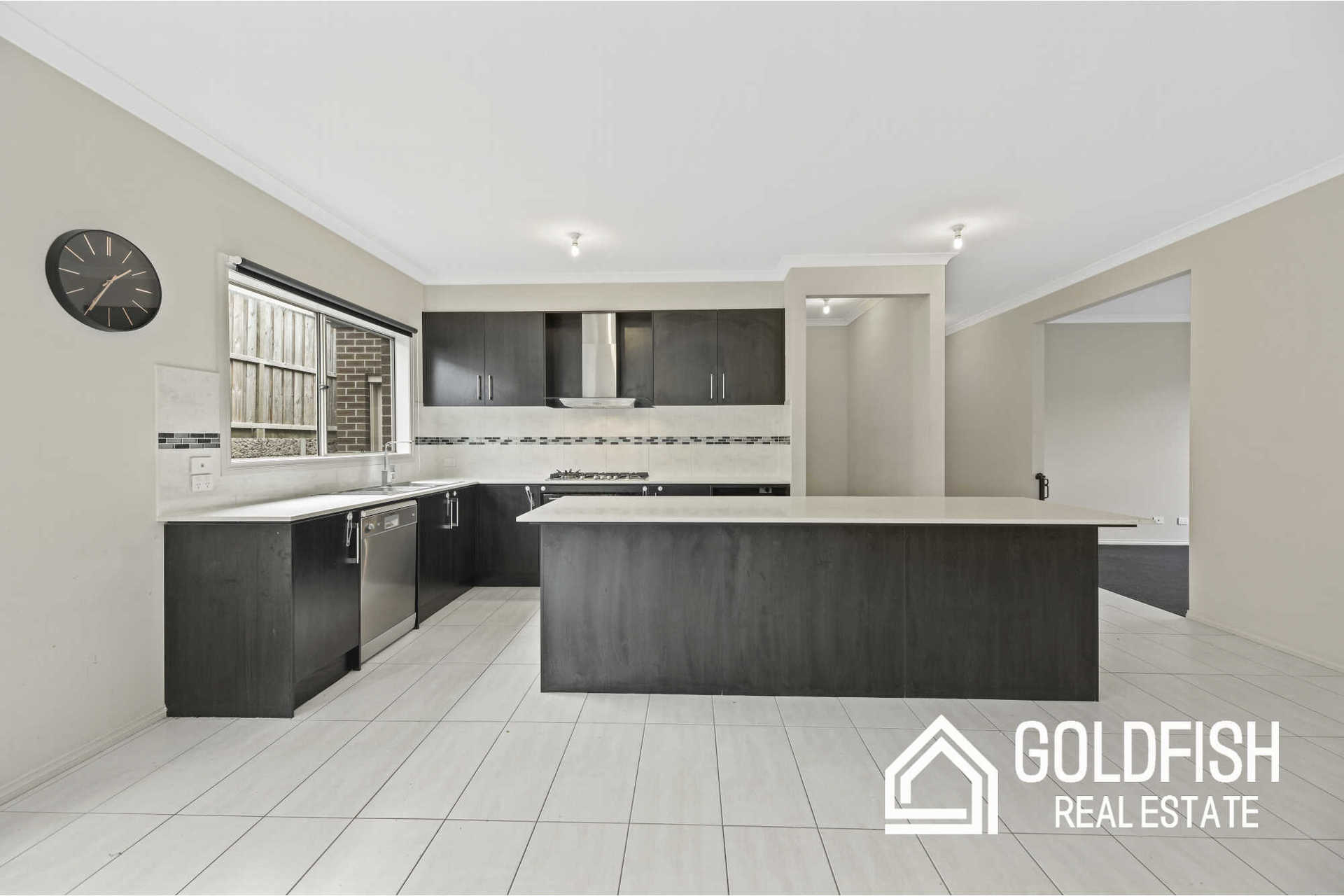 https://agentboxcdn.com.au/clients-data/8061/public_html/media/lt/1/1P0197/169033000349233750-rsd.jpg