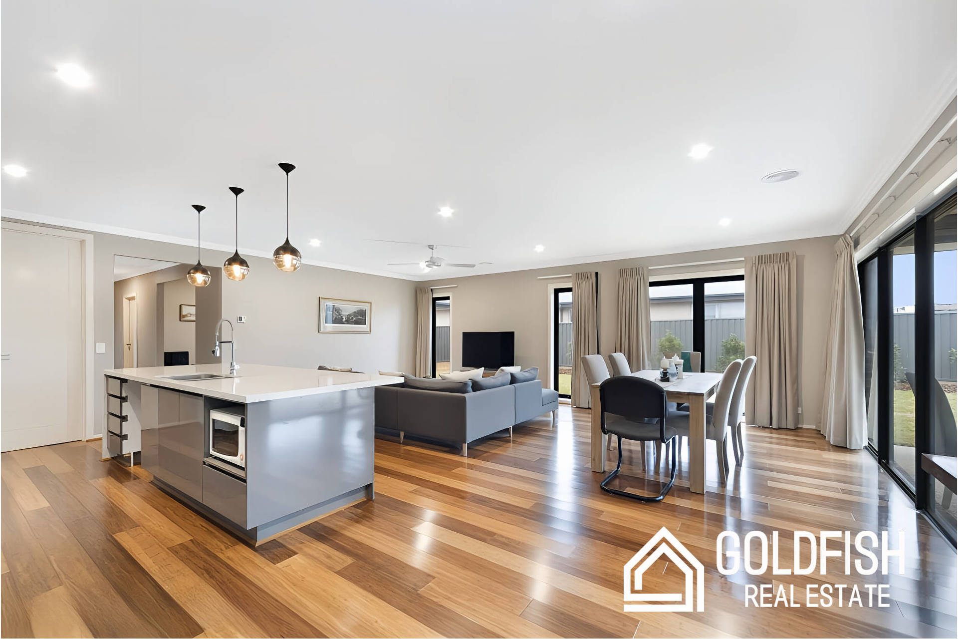 https://agentboxcdn.com.au/clients-data/8061/public_html/media/lt/1/1P0237/170193804858383433-rsd.jpg