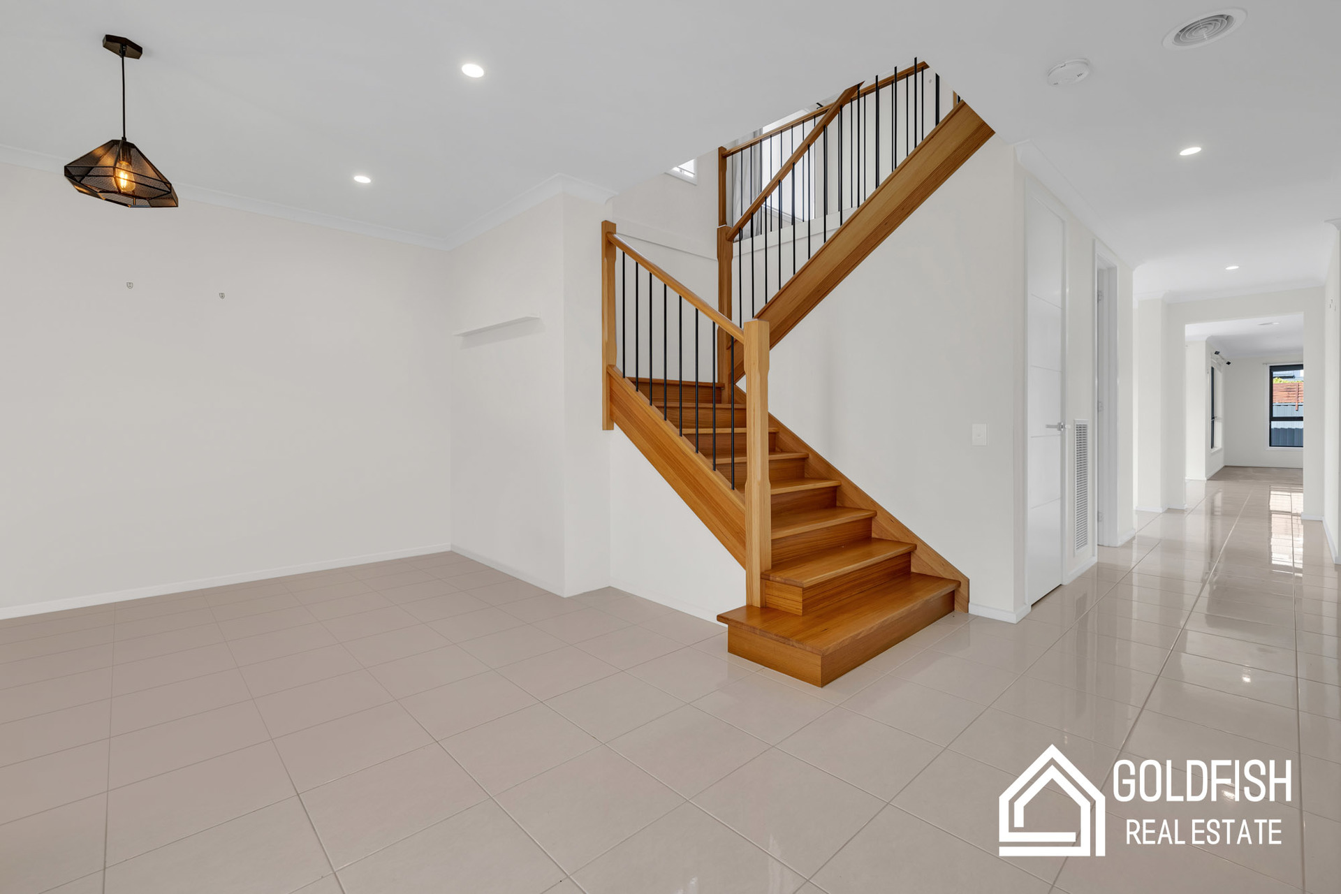 https://agentboxcdn.com.au/clients-data/8061/public_html/media/lt/1/1P0297/172844580664599324-rsd.jpg