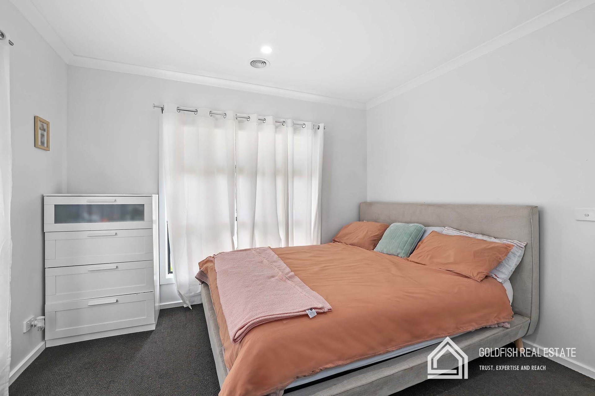 https://agentboxcdn.com.au/clients-data/8061/public_html/media/lt/1/1P0422/176109827870626426-rsd.jpg