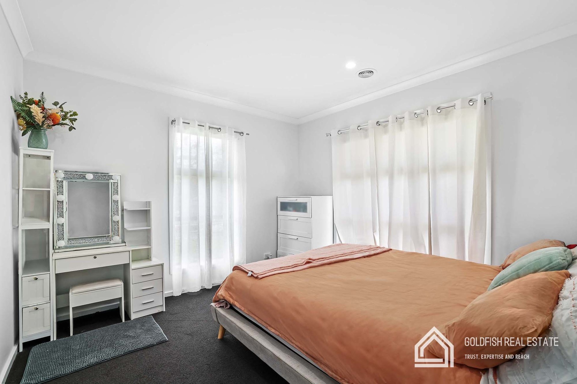 https://agentboxcdn.com.au/clients-data/8061/public_html/media/lt/1/1P0422/176109827898605809-rsd.jpg